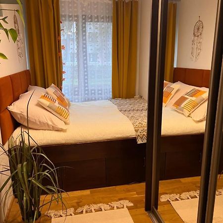 Yellow Apartment Airport Galeria Mokotow Netflix Warszawa Zewnętrze zdjęcie