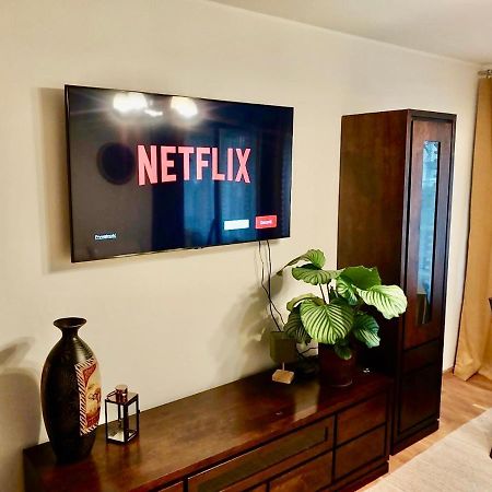 Yellow Apartment Airport Galeria Mokotow Netflix Warszawa Zewnętrze zdjęcie