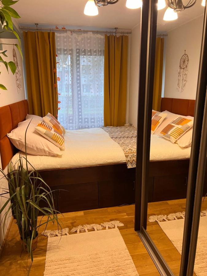 Yellow Apartment Airport Galeria Mokotow Netflix Warszawa Zewnętrze zdjęcie