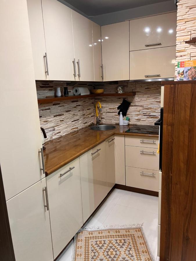 Yellow Apartment Airport Galeria Mokotow Netflix Warszawa Zewnętrze zdjęcie