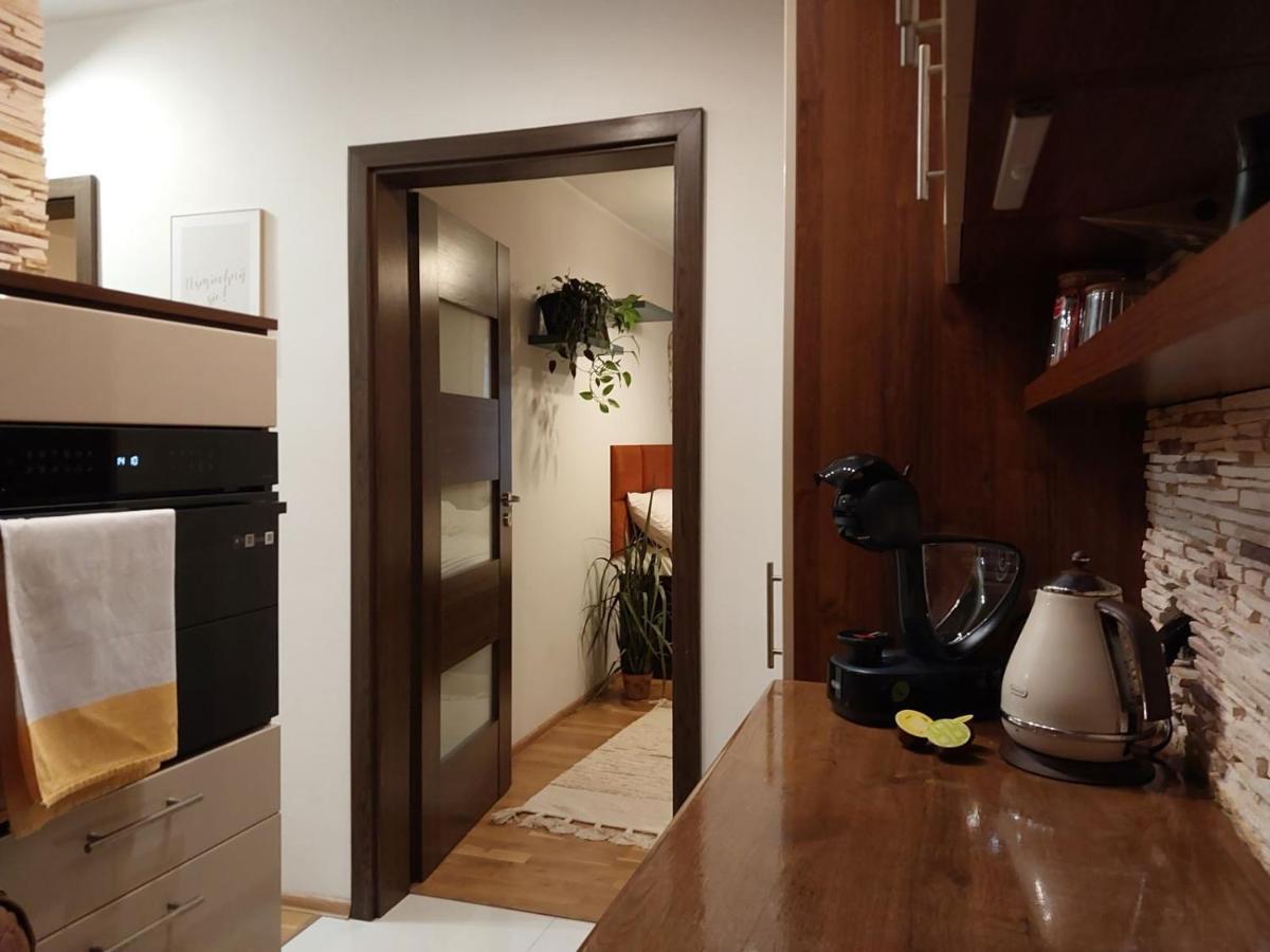 Yellow Apartment Airport Galeria Mokotow Netflix Warszawa Zewnętrze zdjęcie