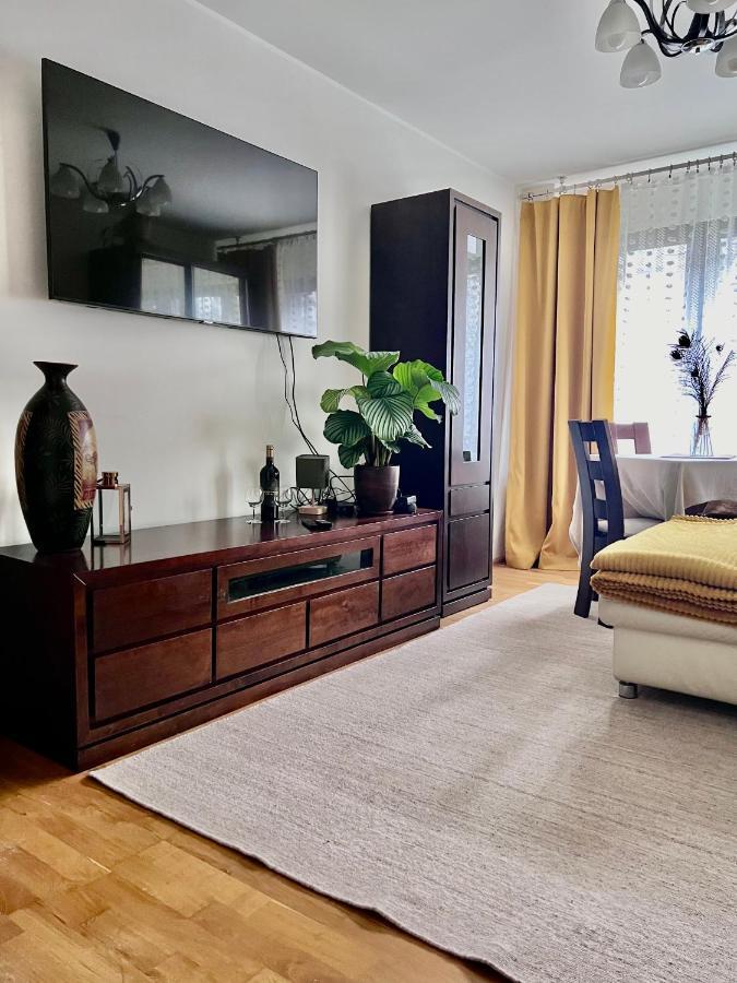 Yellow Apartment Airport Galeria Mokotow Netflix Warszawa Zewnętrze zdjęcie