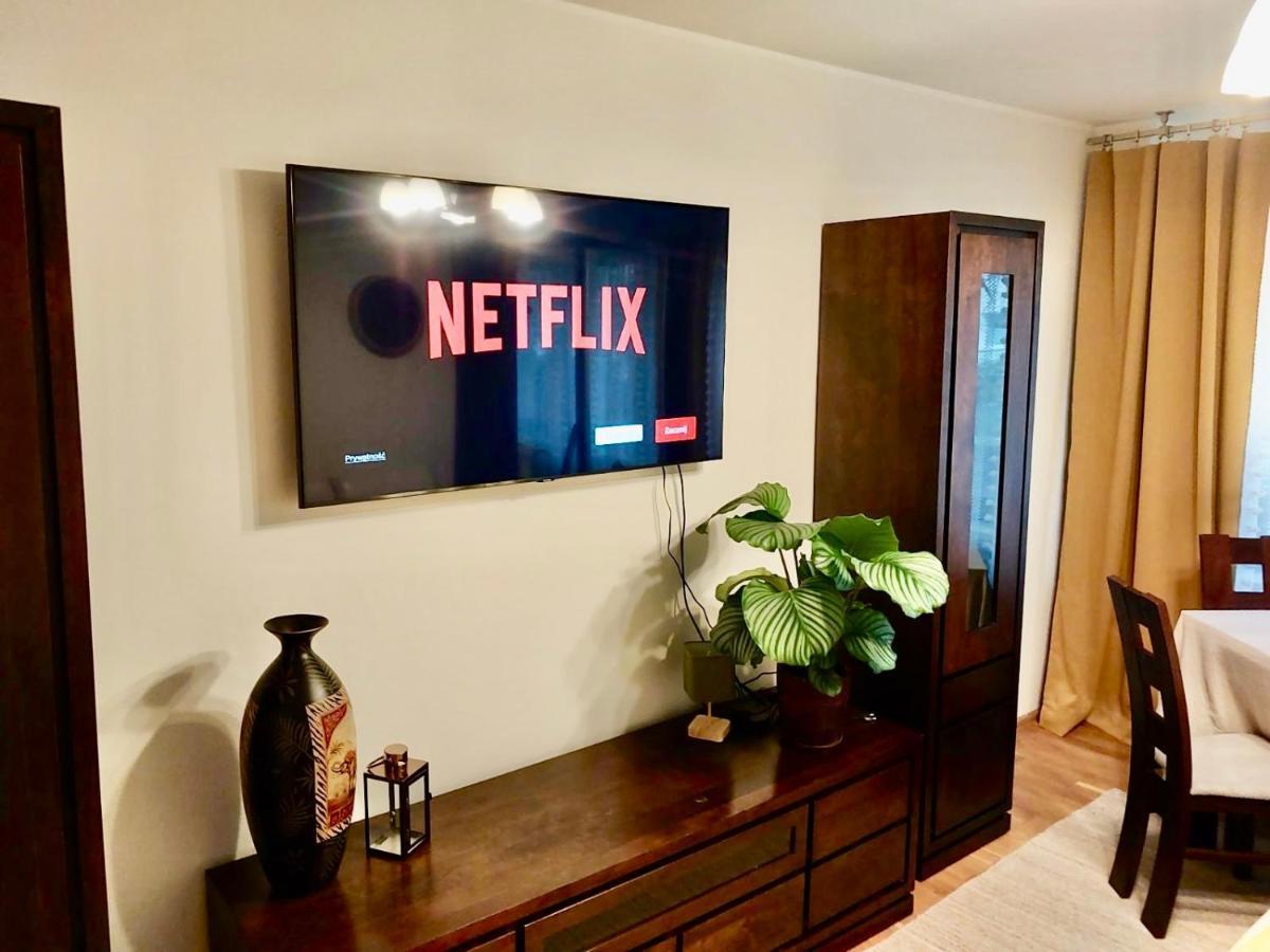 Yellow Apartment Airport Galeria Mokotow Netflix Warszawa Zewnętrze zdjęcie